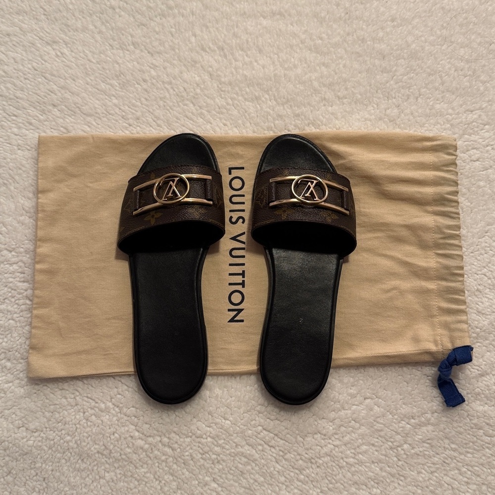 Louis Vuitton lock it flat mules